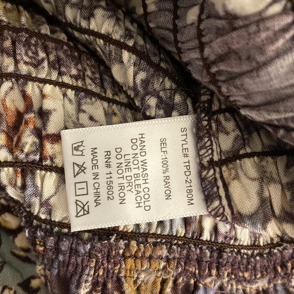 SKYLAR & MADISON MULTIPRINT DRESS SIZE SMALL - Picture 8 of 8